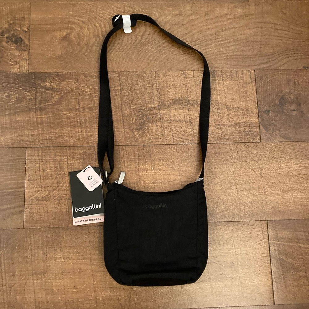 Baggallini NWT Swift Mini Crossbody Bag in Black Travel Purse